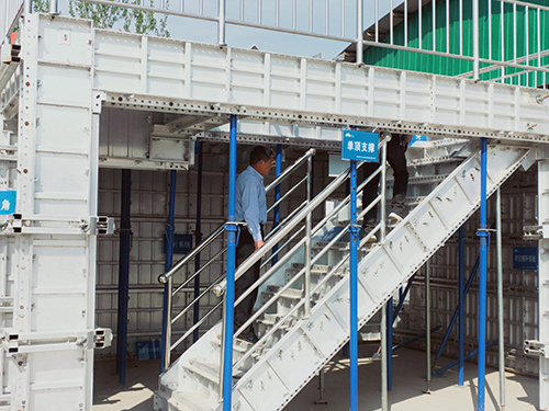 建筑铝模板